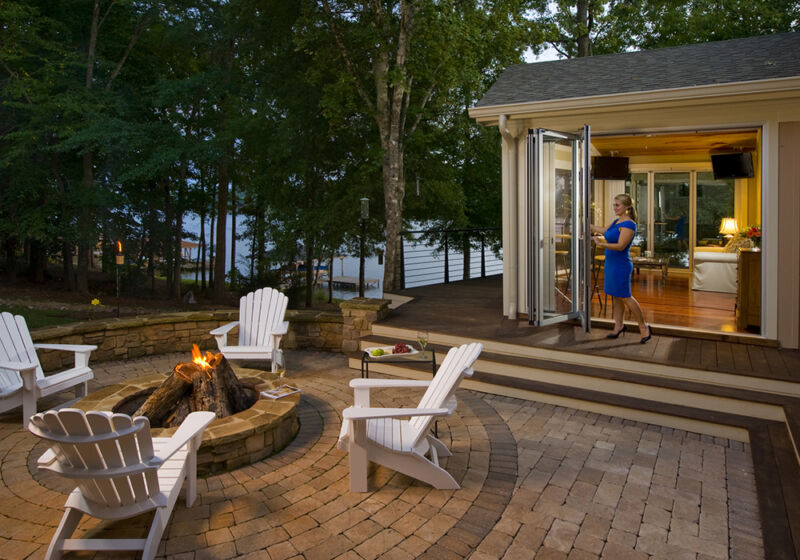 Folding glass patio window wall